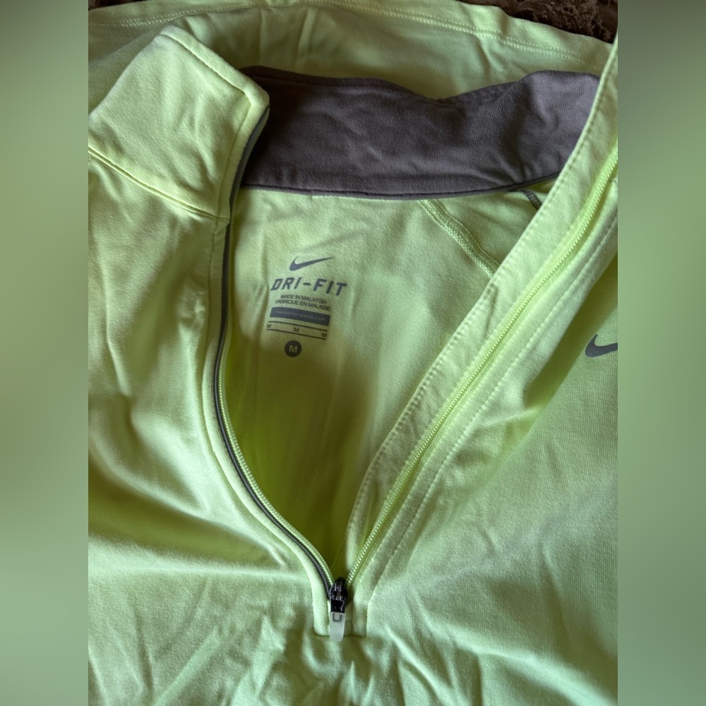 Nike Element dri fit fluorescent yellow 1/2 zip up running top. Size M. - Picture 5 of 5